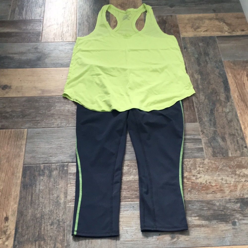 Gap Capri workout pants & AE tank top size M